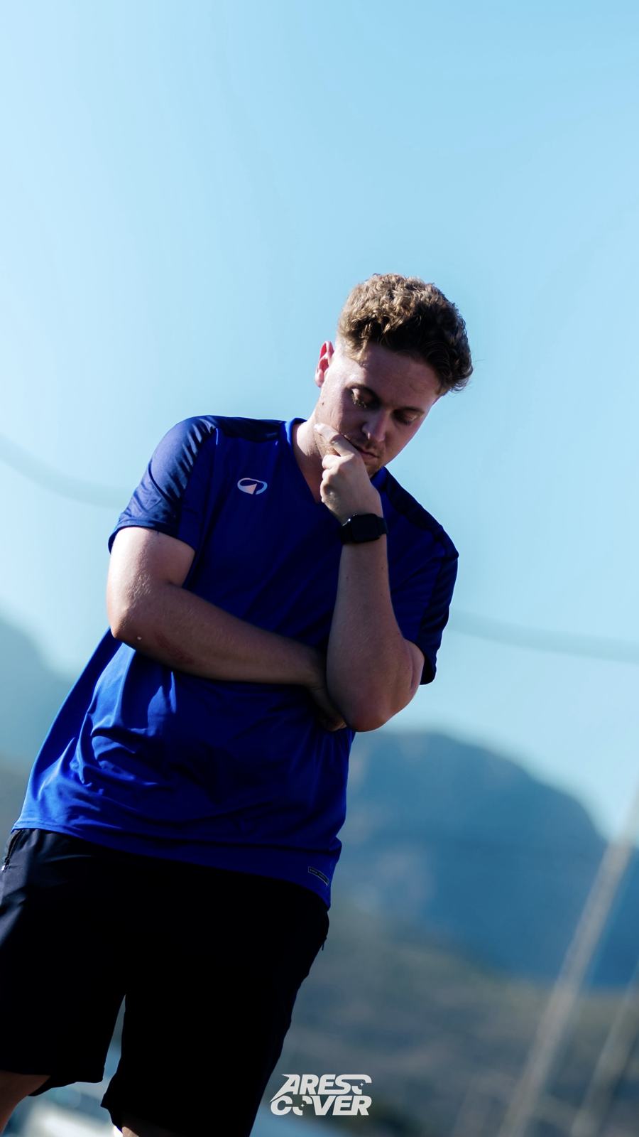 Costas pensativo durante un entrenamiento